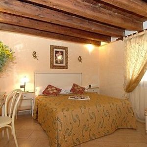 Camera con letto king size